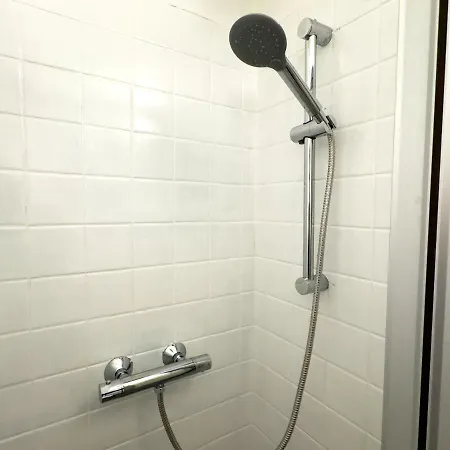 Messe-Apartment Fuer 5 Gaeste Mit Balkon Und Lift Hannover Buitenkant foto