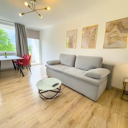 Messe-Apartment Fuer 5 Gaeste Mit Balkon Und Lift Hannover Buitenkant foto